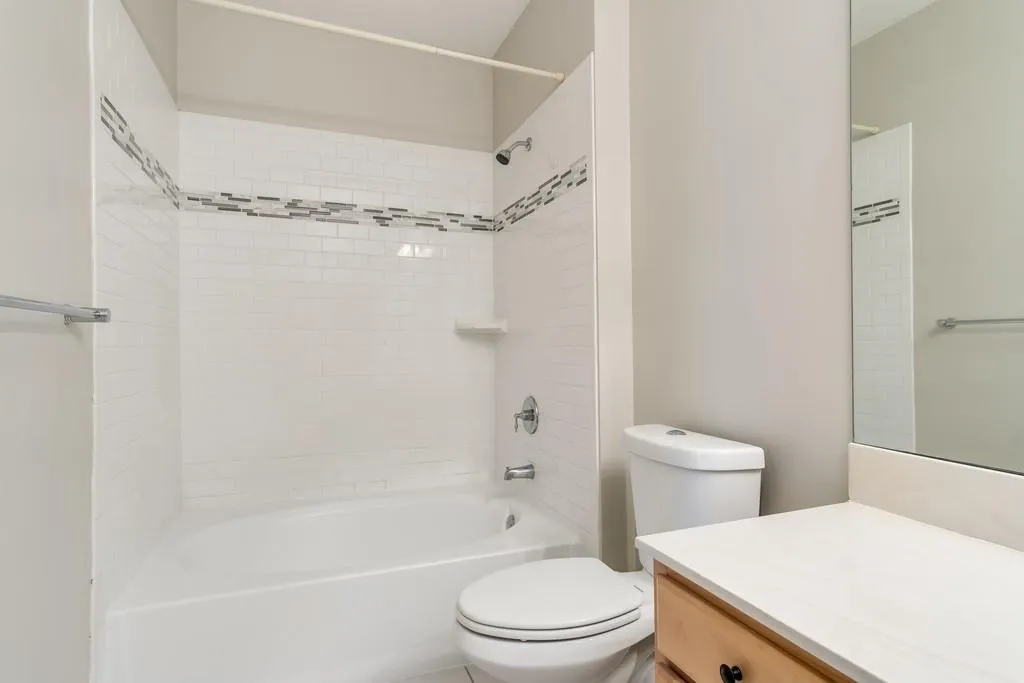 5641 Roswell Road Unit 208, Sandy Springs, Georgia 30342, 1 Bedroom Bedrooms, ,1 BathroomBathrooms,Residential,Sold,5641 Roswell Road Unit 208,6636974