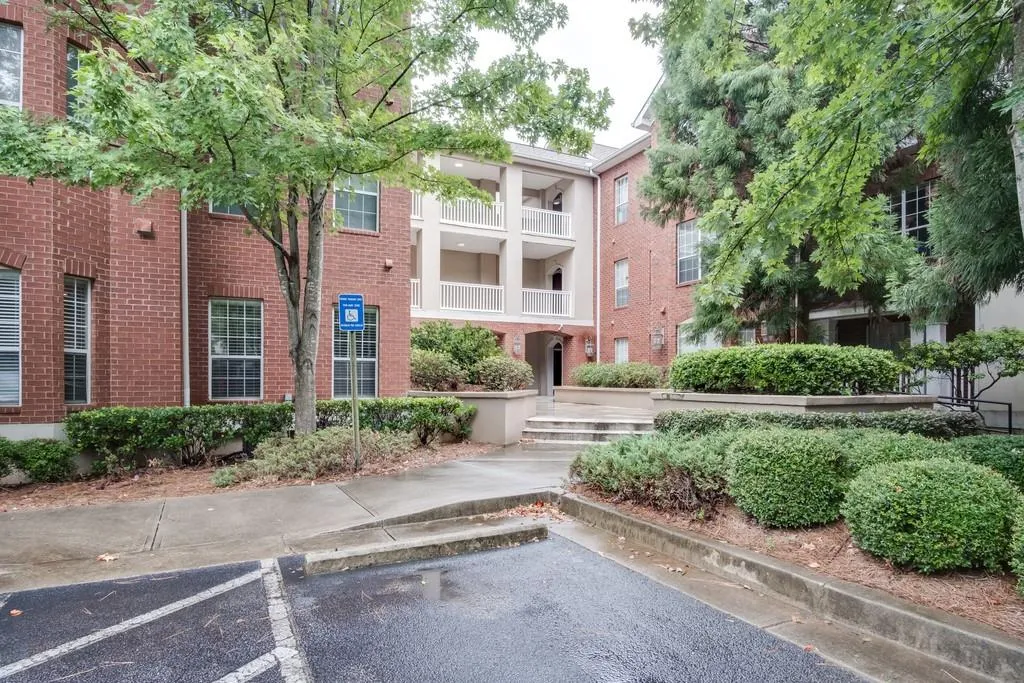 5641 Roswell Road Unit 208, Sandy Springs, Georgia 30342, 1 Bedroom Bedrooms, ,1 BathroomBathrooms,Residential,Sold,5641 Roswell Road Unit 208,6636974