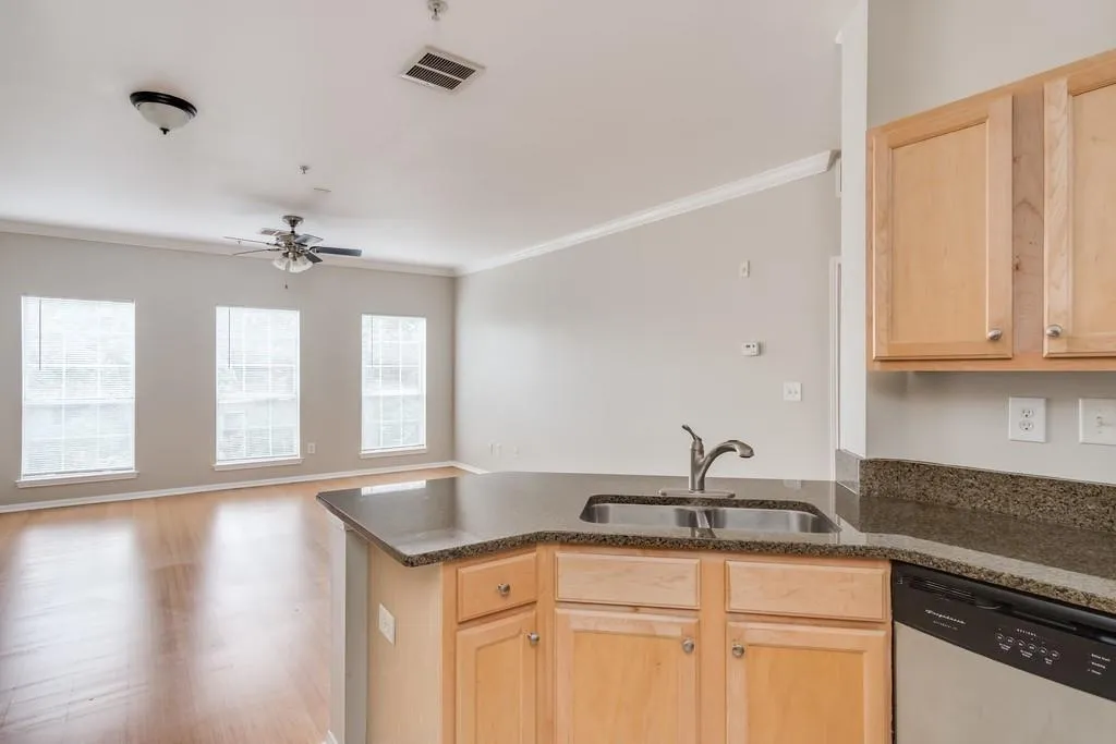 5641 Roswell Road Unit 208, Sandy Springs, Georgia 30342, 1 Bedroom Bedrooms, ,1 BathroomBathrooms,Residential,Sold,5641 Roswell Road Unit 208,6636974