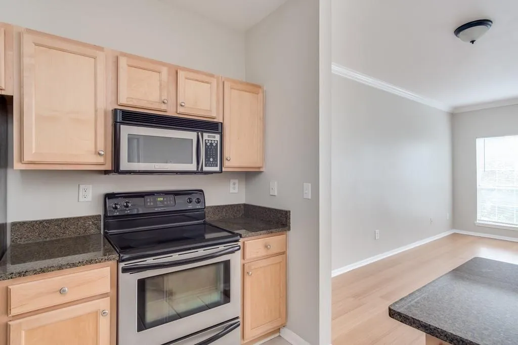 5641 Roswell Road Unit 208, Sandy Springs, Georgia 30342, 1 Bedroom Bedrooms, ,1 BathroomBathrooms,Residential,Sold,5641 Roswell Road Unit 208,6636974