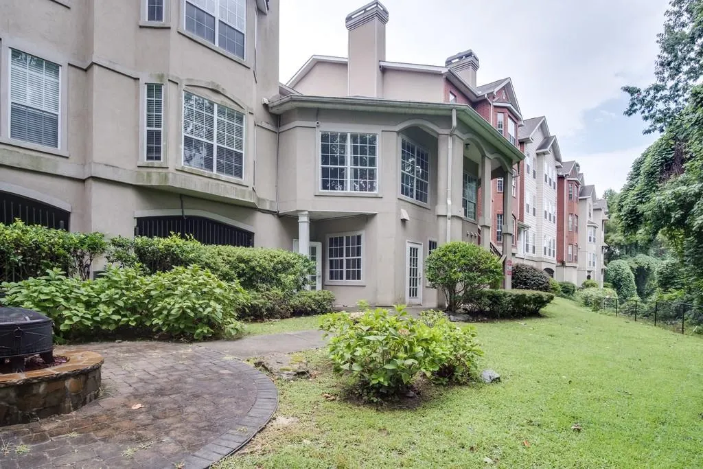 5641 Roswell Road Unit 208, Sandy Springs, Georgia 30342, 1 Bedroom Bedrooms, ,1 BathroomBathrooms,Residential,Sold,5641 Roswell Road Unit 208,6636974