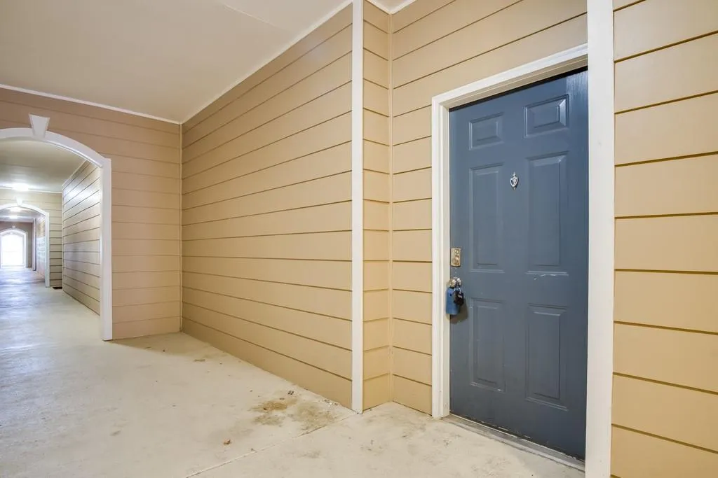 5641 Roswell Road Unit 208, Sandy Springs, Georgia 30342, 1 Bedroom Bedrooms, ,1 BathroomBathrooms,Residential,Sold,5641 Roswell Road Unit 208,6636974