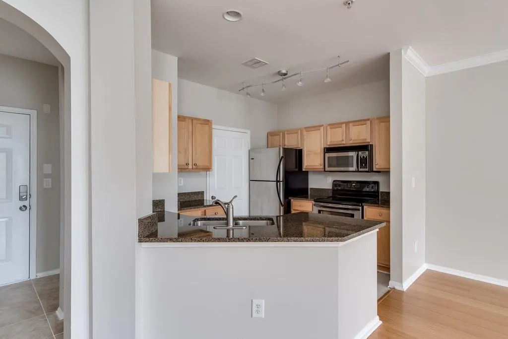 5641 Roswell Road Unit 208, Sandy Springs, Georgia 30342, 1 Bedroom Bedrooms, ,1 BathroomBathrooms,Residential,Sold,5641 Roswell Road Unit 208,6636974