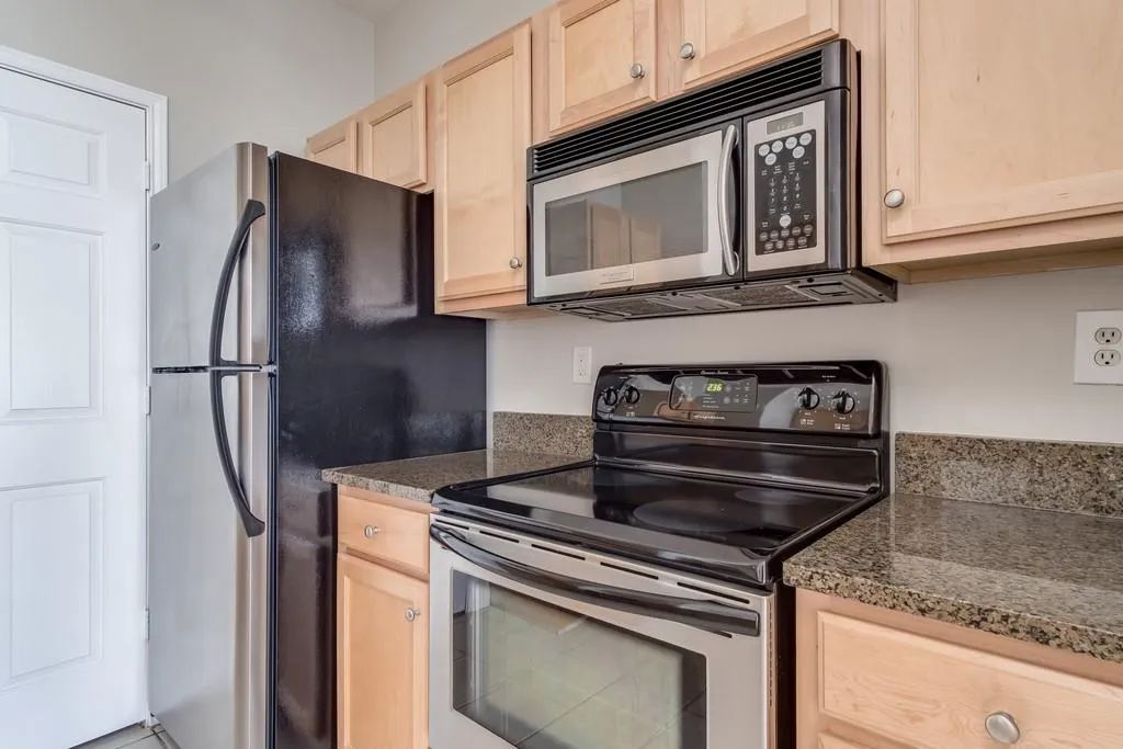 5641 Roswell Road Unit 208, Sandy Springs, Georgia 30342, 1 Bedroom Bedrooms, ,1 BathroomBathrooms,Residential,Sold,5641 Roswell Road Unit 208,6636974