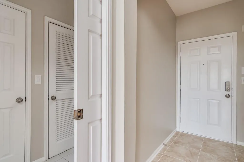 5641 Roswell Road Unit 208, Sandy Springs, Georgia 30342, 1 Bedroom Bedrooms, ,1 BathroomBathrooms,Residential,Sold,5641 Roswell Road Unit 208,6636974