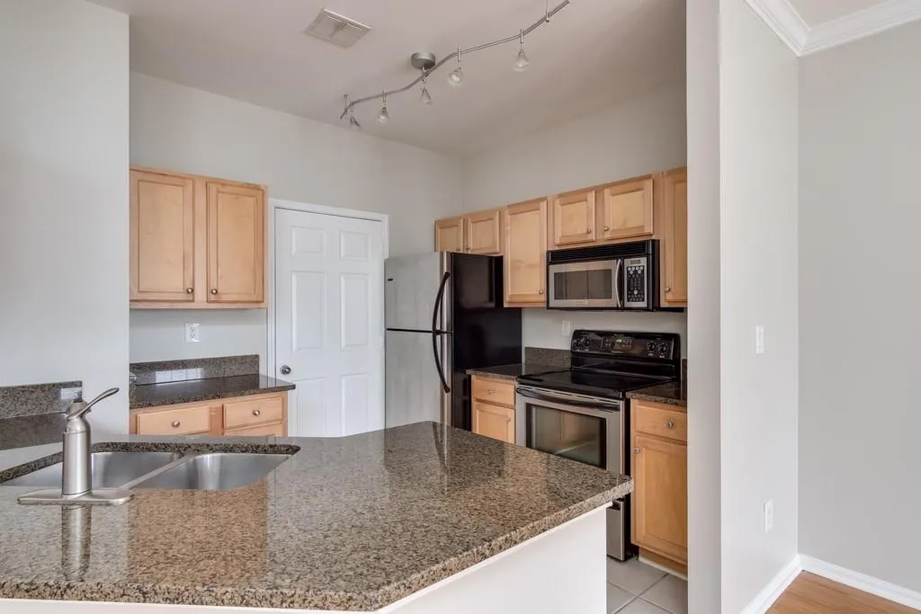 5641 Roswell Road Unit 208, Sandy Springs, Georgia 30342, 1 Bedroom Bedrooms, ,1 BathroomBathrooms,Residential,Sold,5641 Roswell Road Unit 208,6636974