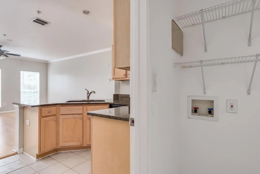 5641 Roswell Road Unit 208, Sandy Springs, Georgia 30342, 1 Bedroom Bedrooms, ,1 BathroomBathrooms,Residential,Sold,5641 Roswell Road Unit 208,6636974