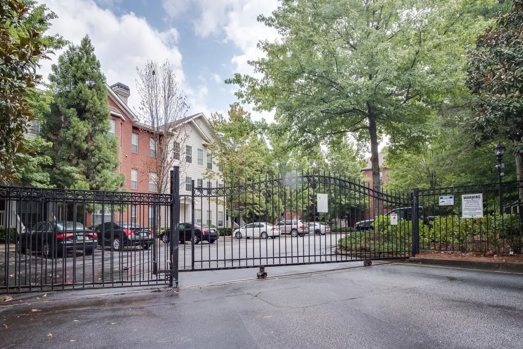 5641 Roswell Road Unit 208, Sandy Springs, Georgia 30342, 1 Bedroom Bedrooms, ,1 BathroomBathrooms,Residential,Sold,5641 Roswell Road Unit 208,6636974