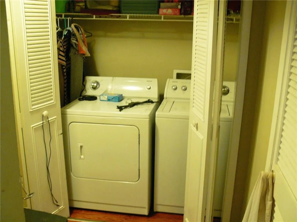 9400 Roberts Drive Unit 7j, Atlanta, Georgia 30350, 2 Bedrooms Bedrooms, ,2 BathroomsBathrooms,Residential,Sold,9400 Roberts Drive Unit 7j,5884863