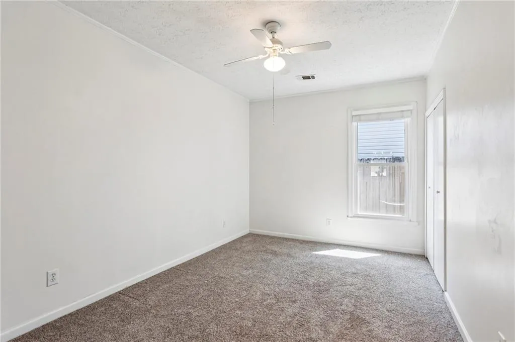 Middle bedroom