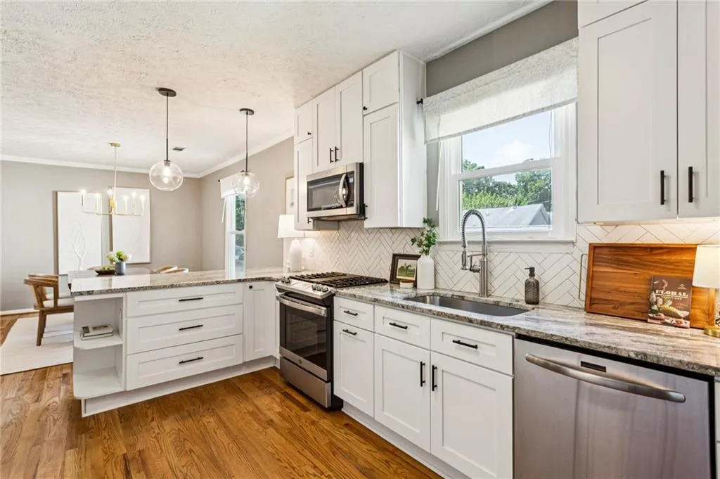 1241 Niles Avenue Nw, Atlanta, Georgia 30318, 3 Bedrooms Bedrooms, ,2 BathroomsBathrooms,Residential,For Sale,1241 Niles Avenue Nw,7643562