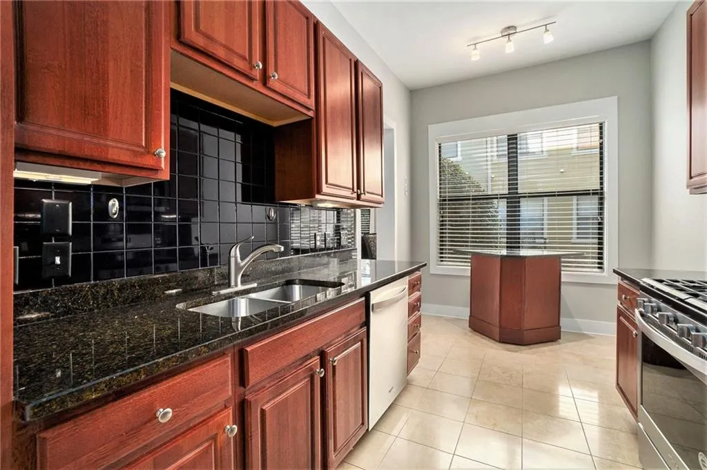799 Hammond Drive Unit 128, Sandy Springs, Georgia 30328, 2 Bedrooms Bedrooms, ,2 BathroomsBathrooms,Residential,Sold,799 Hammond Drive Unit 128,7255096