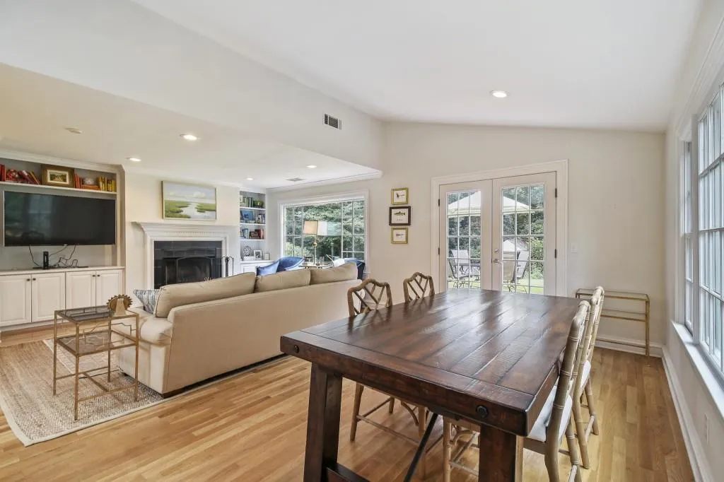 4691 E Conway Drive, Atlanta, Georgia 30327, 3 Bedrooms Bedrooms, ,2 BathroomsBathrooms,Residential,Sold,4691 E Conway Drive,6924983