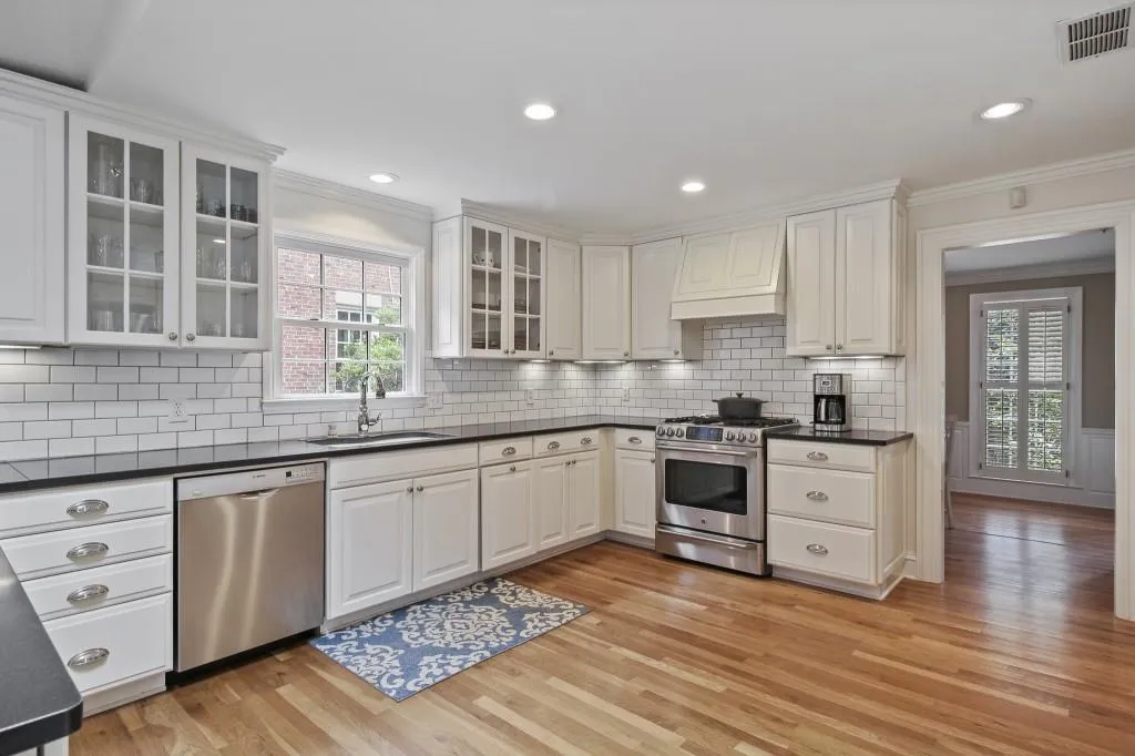 4691 E Conway Drive, Atlanta, Georgia 30327, 3 Bedrooms Bedrooms, ,2 BathroomsBathrooms,Residential,Sold,4691 E Conway Drive,6924983