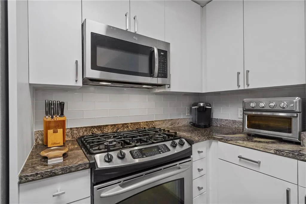 3338 Peachtree Road Unit 2005, Atlanta, Georgia 30326, 3 Bedrooms Bedrooms, ,2 BathroomsBathrooms,Residential,For Sale,3338 Peachtree Road Unit 2005,7593367