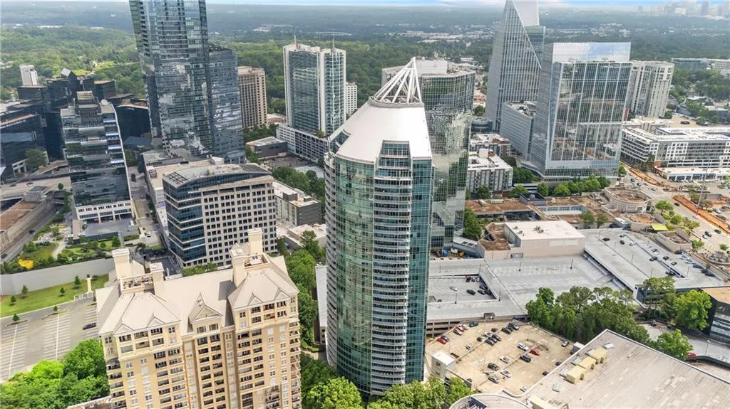 From your balcony enjoy a vibrant panoramic view of high-rise buildings, bustling streets and the energy of a thriving urban area!