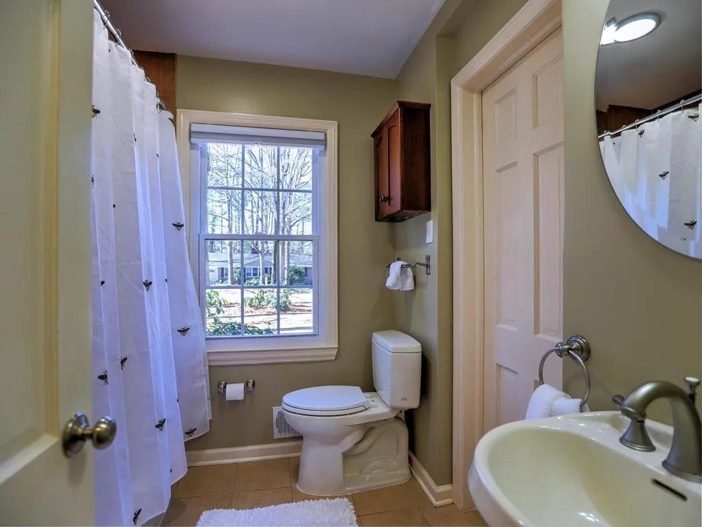 7165 Dunhill Terrace, Sandy Springs, Georgia 30328, 4 Bedrooms Bedrooms, ,4 BathroomsBathrooms,Residential,Sold,7165 Dunhill Terrace,6831593