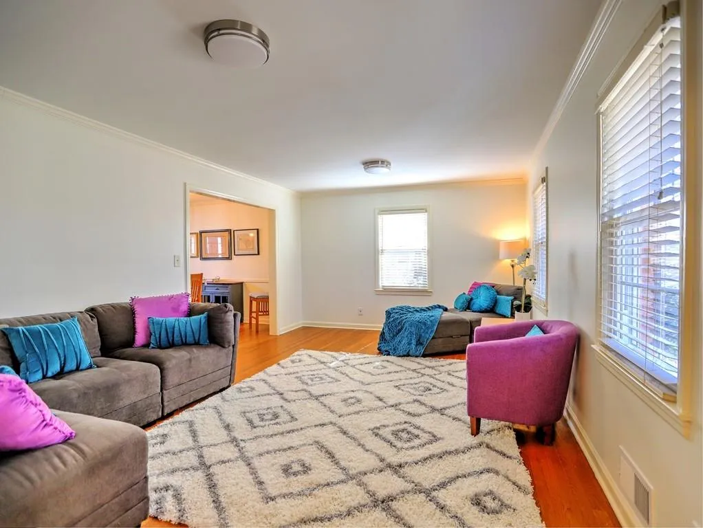 7165 Dunhill Terrace, Sandy Springs, Georgia 30328, 4 Bedrooms Bedrooms, ,4 BathroomsBathrooms,Residential,Sold,7165 Dunhill Terrace,6831593