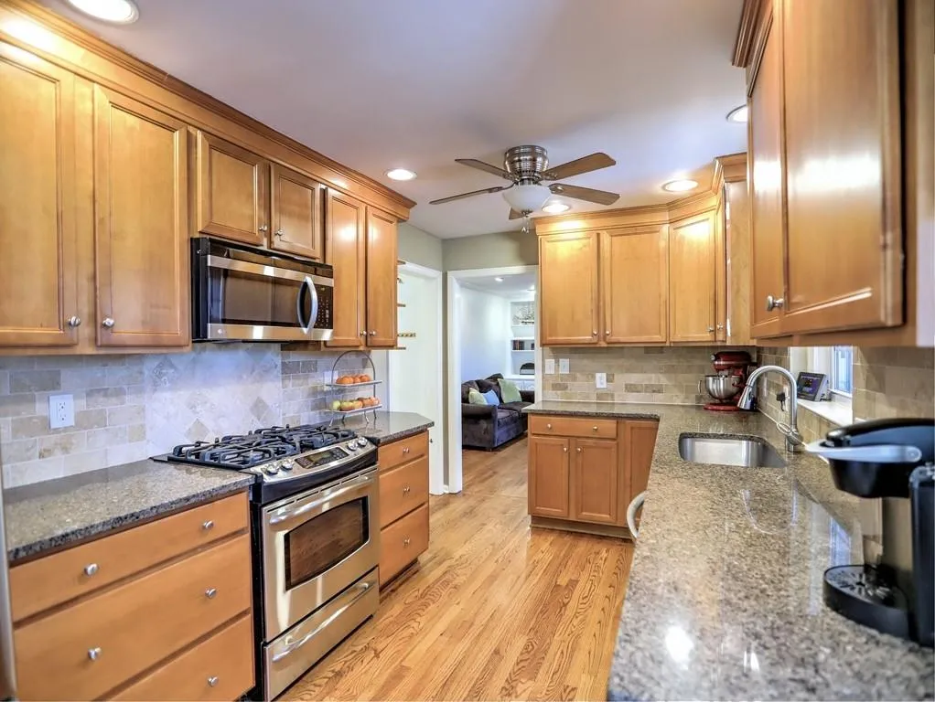 7165 Dunhill Terrace, Sandy Springs, Georgia 30328, 4 Bedrooms Bedrooms, ,4 BathroomsBathrooms,Residential,Sold,7165 Dunhill Terrace,6831593