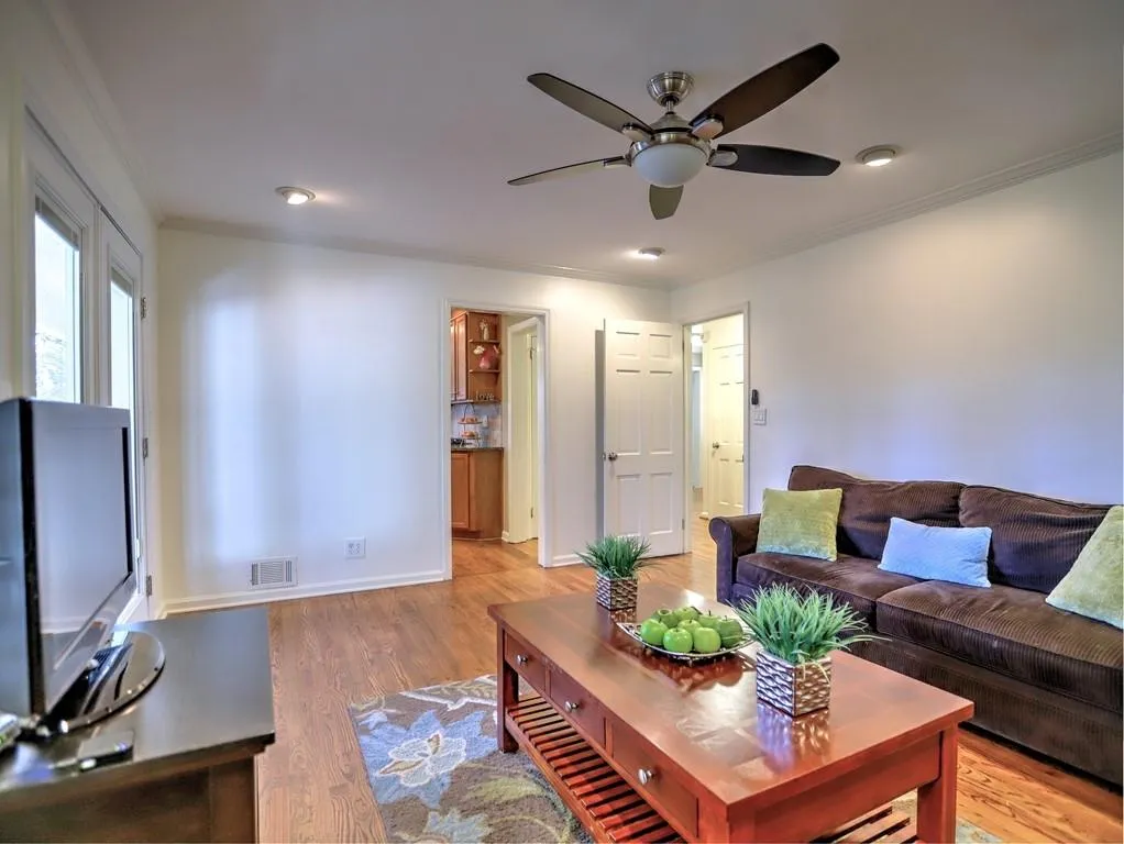 7165 Dunhill Terrace, Sandy Springs, Georgia 30328, 4 Bedrooms Bedrooms, ,4 BathroomsBathrooms,Residential,Sold,7165 Dunhill Terrace,6831593