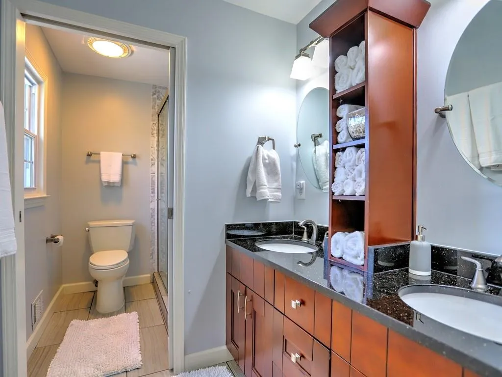 7165 Dunhill Terrace, Sandy Springs, Georgia 30328, 4 Bedrooms Bedrooms, ,4 BathroomsBathrooms,Residential,Sold,7165 Dunhill Terrace,6831593