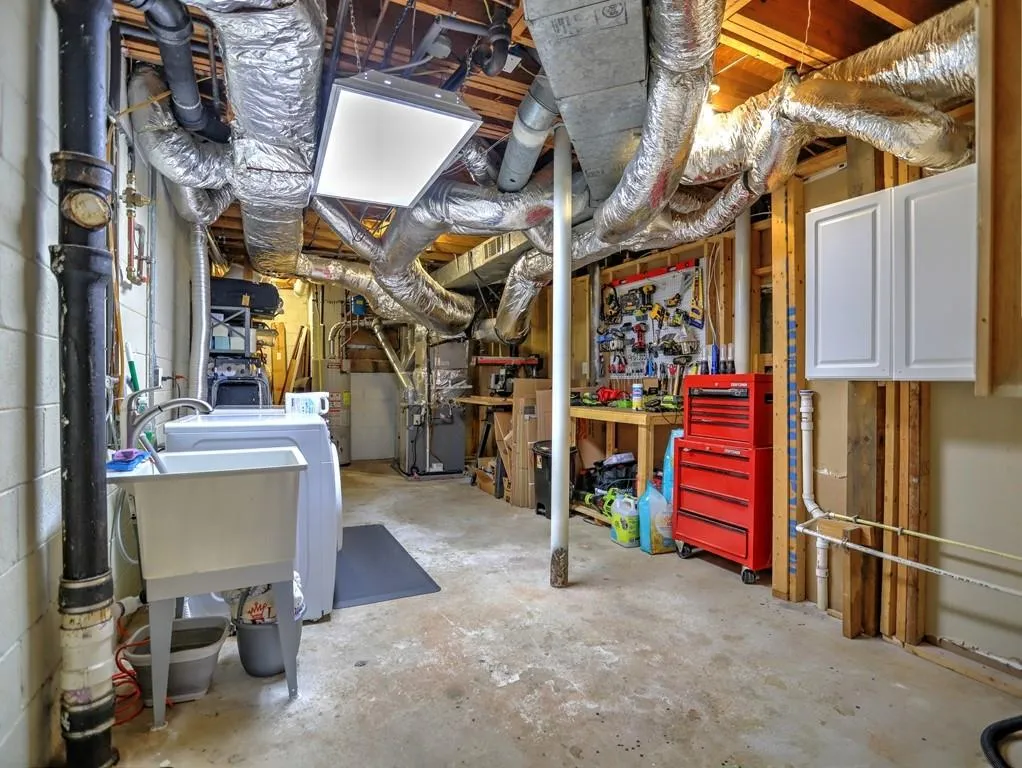 7165 Dunhill Terrace, Sandy Springs, Georgia 30328, 4 Bedrooms Bedrooms, ,4 BathroomsBathrooms,Residential,Sold,7165 Dunhill Terrace,6831593