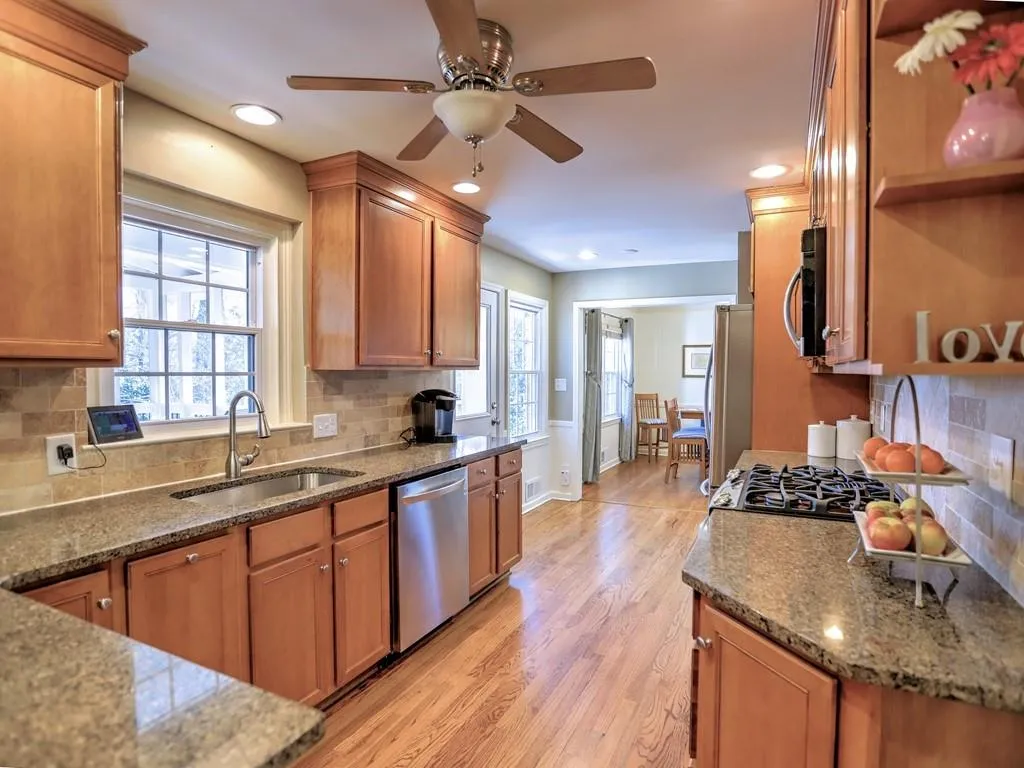 7165 Dunhill Terrace, Sandy Springs, Georgia 30328, 4 Bedrooms Bedrooms, ,4 BathroomsBathrooms,Residential,Sold,7165 Dunhill Terrace,6831593