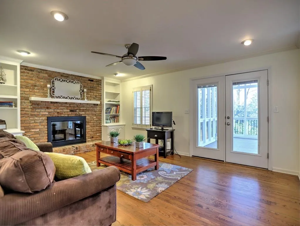 7165 Dunhill Terrace, Sandy Springs, Georgia 30328, 4 Bedrooms Bedrooms, ,4 BathroomsBathrooms,Residential,Sold,7165 Dunhill Terrace,6831593