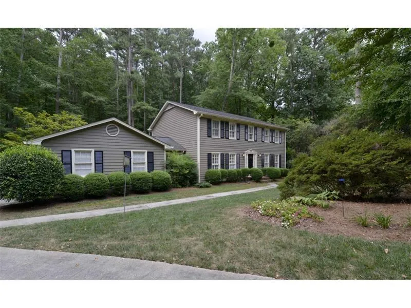 7285 Hunters Branch Drive, Sandy Springs, Georgia 30328, 4 Bedrooms Bedrooms, ,2 BathroomsBathrooms,Residential,Sold,7285 Hunters Branch Drive,5792069