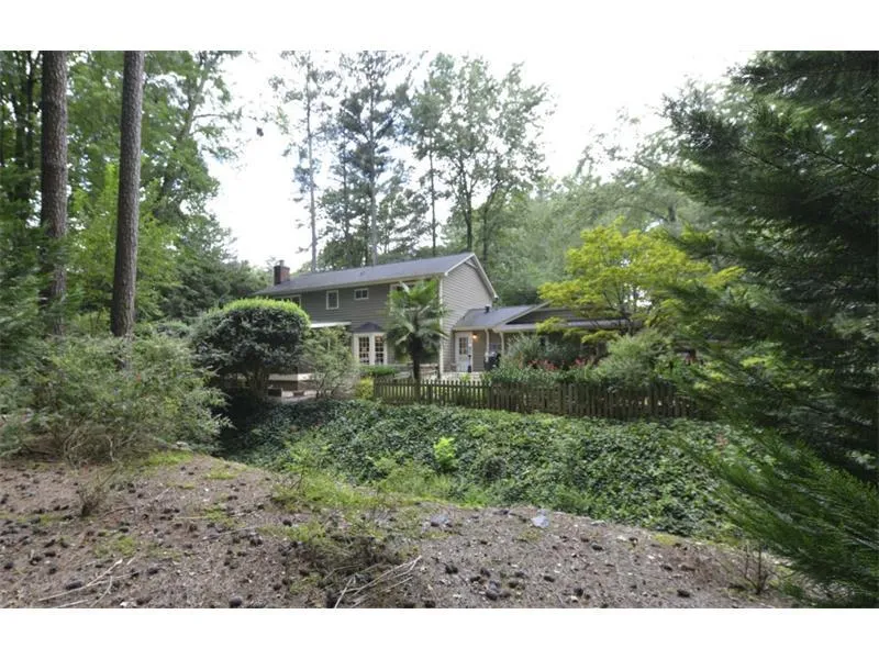 7285 Hunters Branch Drive, Sandy Springs, Georgia 30328, 4 Bedrooms Bedrooms, ,2 BathroomsBathrooms,Residential,Sold,7285 Hunters Branch Drive,5792069