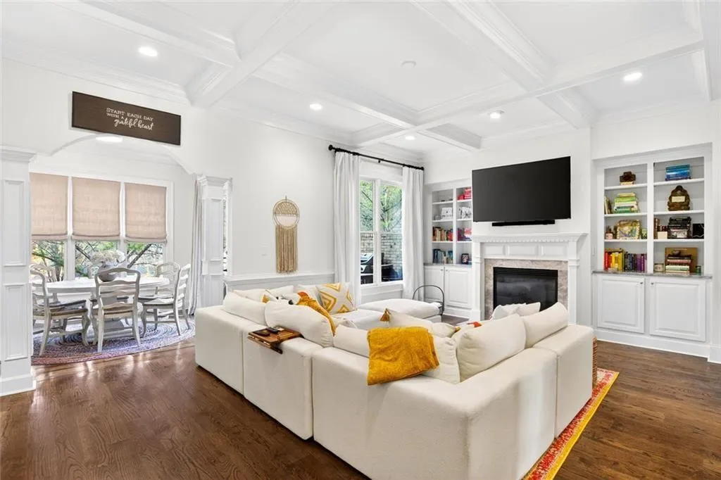 813 Creekgarden Court, Atlanta, Georgia 30339, 3 Bedrooms Bedrooms, ,3 BathroomsBathrooms,Residential,Sold,813 Creekgarden Court,7700148