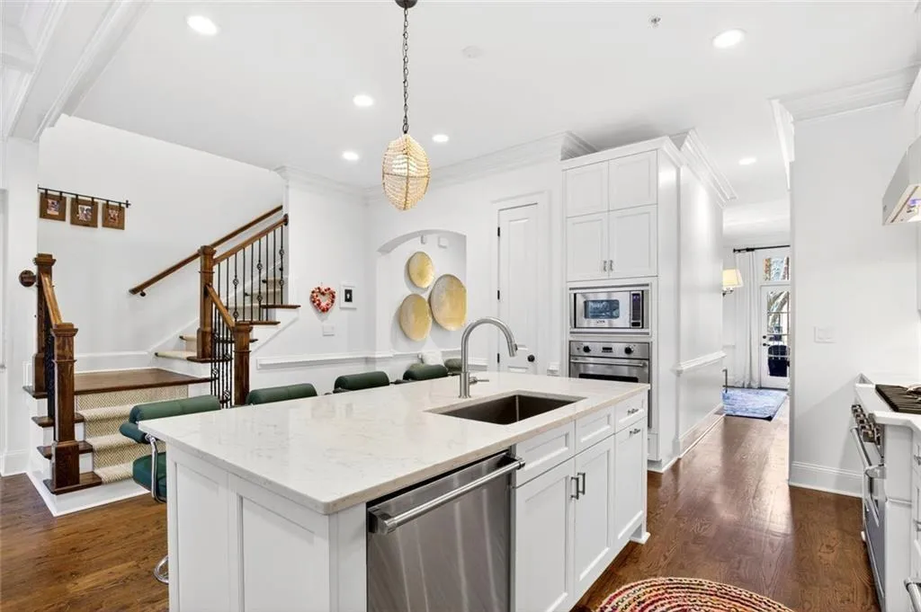 813 Creekgarden Court, Atlanta, Georgia 30339, 3 Bedrooms Bedrooms, ,3 BathroomsBathrooms,Residential,Sold,813 Creekgarden Court,7700148