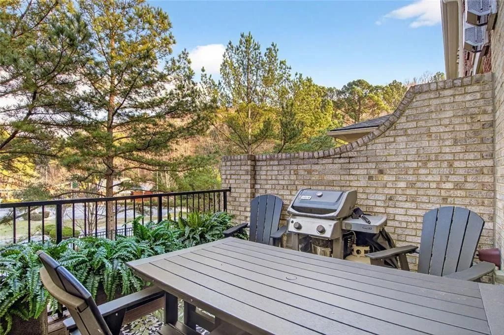 Deck, perfect for grilling