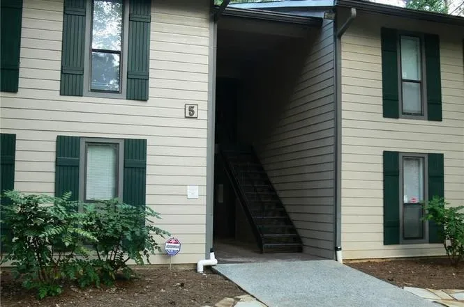 9400 Roberts Drive Unit 5h, Atlanta, Georgia 30350, 2 Bedrooms Bedrooms, ,2 BathroomsBathrooms,Residential,Sold,9400 Roberts Drive Unit 5h,6549081