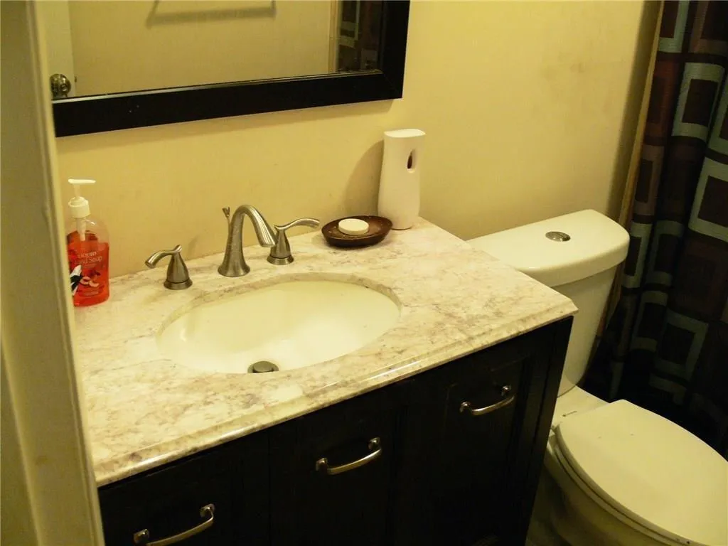 9400 Roberts Drive Unit 5h, Atlanta, Georgia 30350, 2 Bedrooms Bedrooms, ,2 BathroomsBathrooms,Residential,Sold,9400 Roberts Drive Unit 5h,6549081