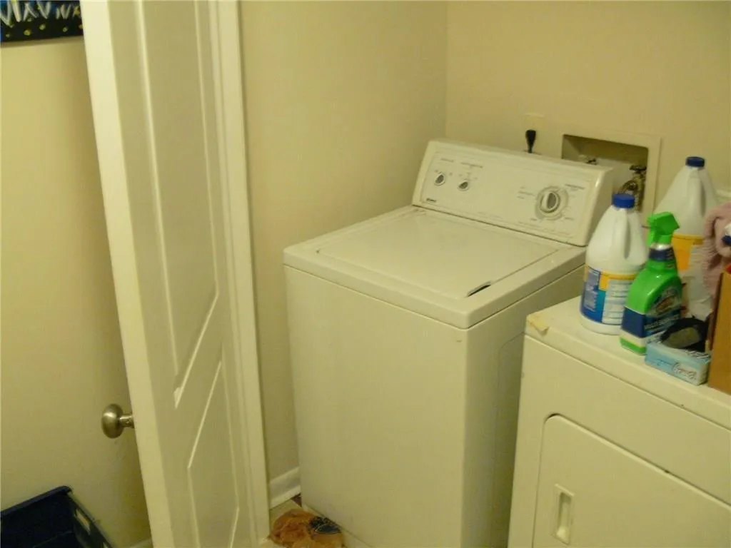 9400 Roberts Drive Unit 5h, Atlanta, Georgia 30350, 2 Bedrooms Bedrooms, ,2 BathroomsBathrooms,Residential,Sold,9400 Roberts Drive Unit 5h,6549081