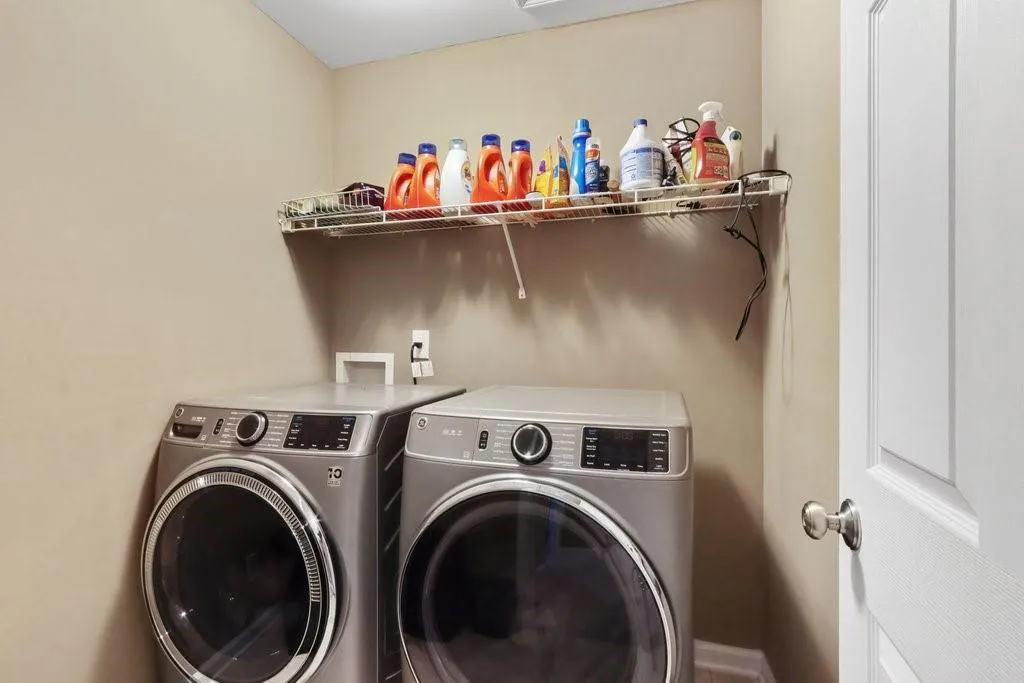 3 Carrington Way, Atlanta, Georgia 30328, 3 Bedrooms Bedrooms, ,2 BathroomsBathrooms,Residential,Sold,3 Carrington Way,7083151