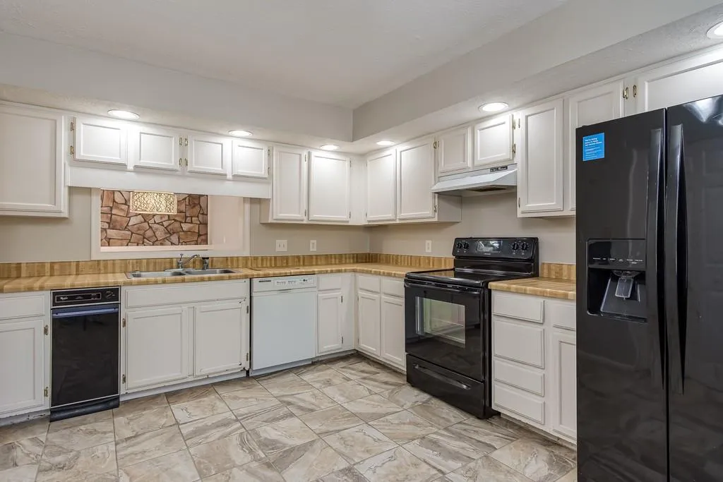 504 Sutters Point Ne, Sandy Springs, Georgia 30328, 3 Bedrooms Bedrooms, ,3 BathroomsBathrooms,Residential,Sold,504 Sutters Point Ne,6803452