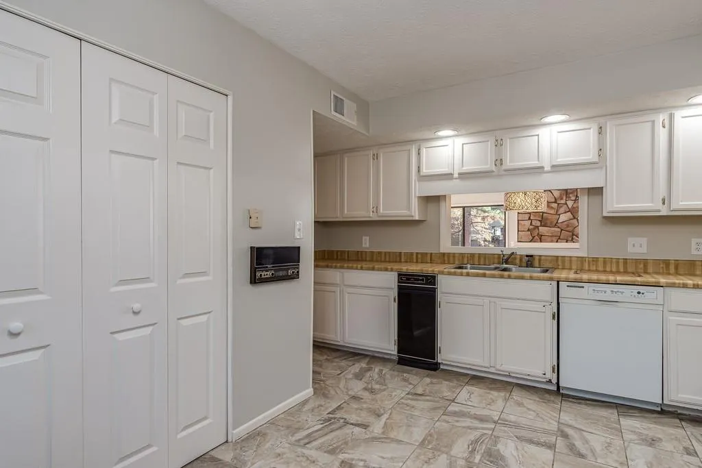 504 Sutters Point Ne, Sandy Springs, Georgia 30328, 3 Bedrooms Bedrooms, ,3 BathroomsBathrooms,Residential,Sold,504 Sutters Point Ne,6803452