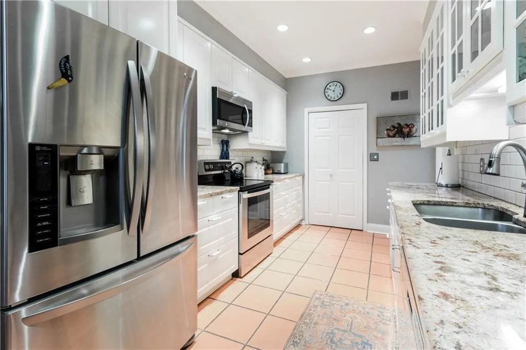 5257 Glenridge Drive Ne, Atlanta, Georgia 30342, 4 Bedrooms Bedrooms, ,3 BathroomsBathrooms,Residential,Sold,5257 Glenridge Drive Ne,6509978