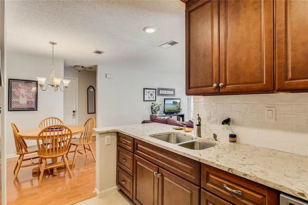118 Granville Court Unit 118, Sandy Springs, Georgia 30328, 2 Bedrooms Bedrooms, ,2 BathroomsBathrooms,Residential,Sold,118 Granville Court Unit 118,6975897