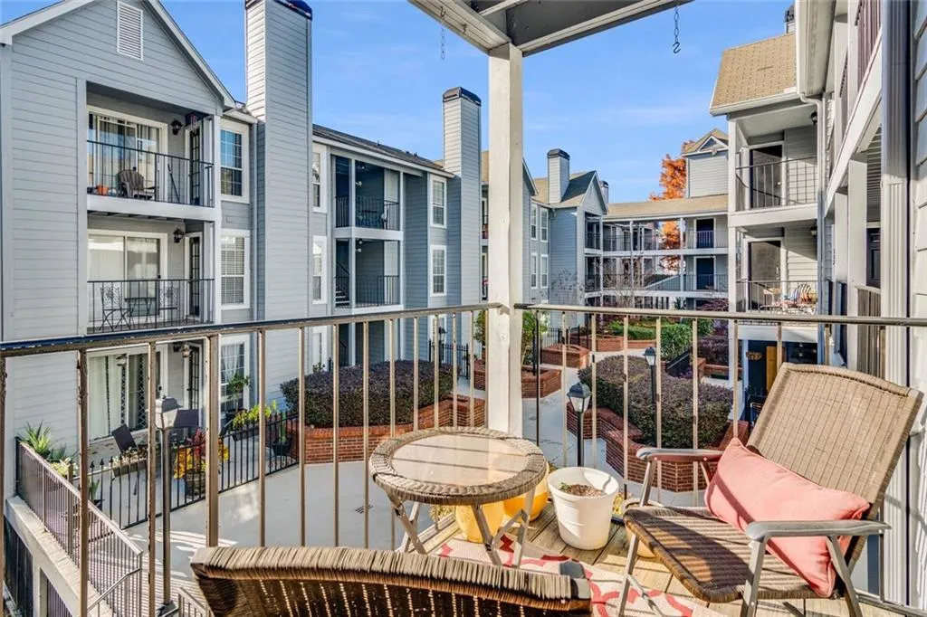 118 Granville Court Unit 118, Sandy Springs, Georgia 30328, 2 Bedrooms Bedrooms, ,2 BathroomsBathrooms,Residential,Sold,118 Granville Court Unit 118,6975897