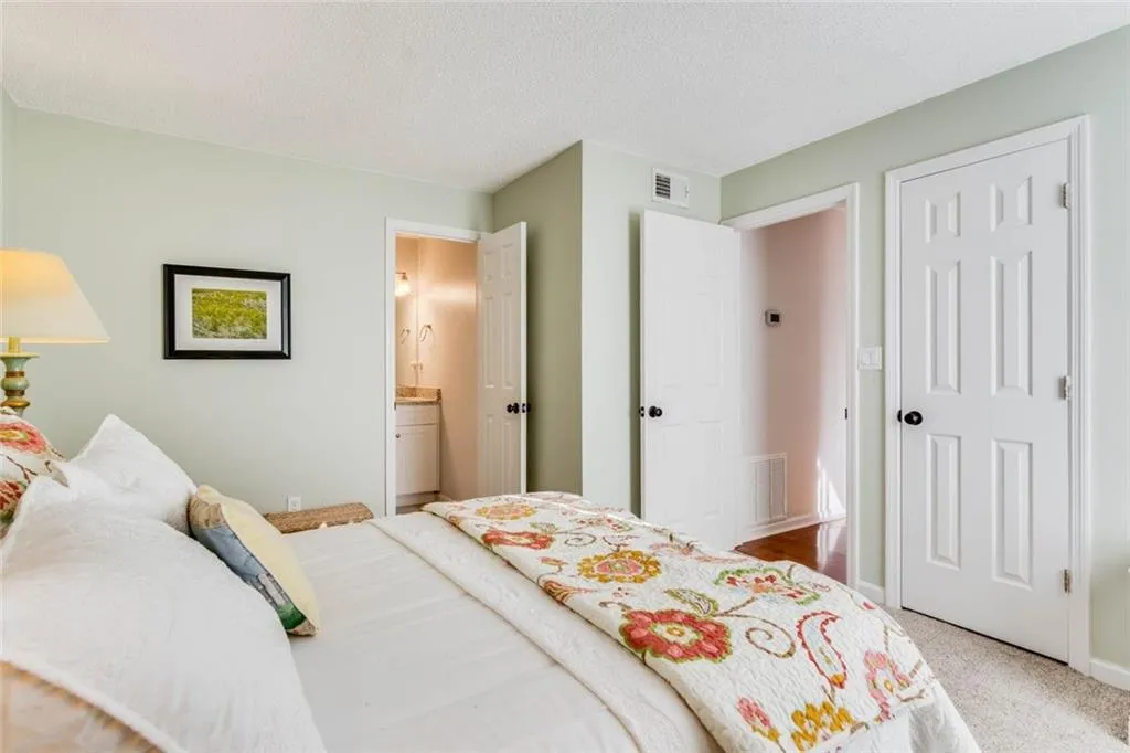 118 Granville Court Unit 118, Sandy Springs, Georgia 30328, 2 Bedrooms Bedrooms, ,2 BathroomsBathrooms,Residential,Sold,118 Granville Court Unit 118,6975897
