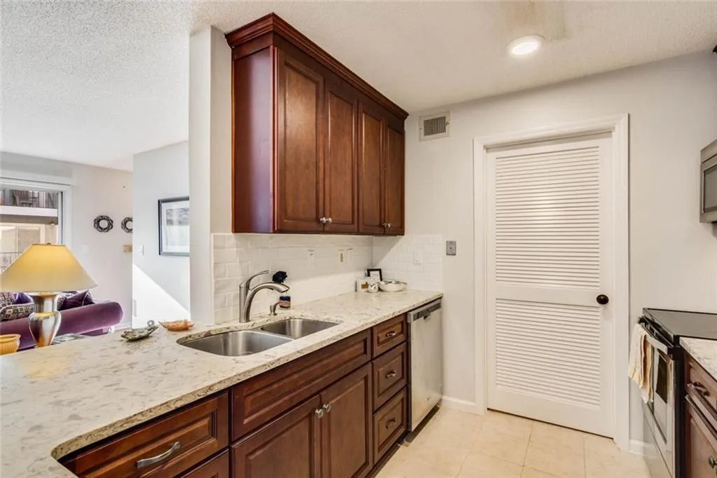 118 Granville Court Unit 118, Sandy Springs, Georgia 30328, 2 Bedrooms Bedrooms, ,2 BathroomsBathrooms,Residential,Sold,118 Granville Court Unit 118,6975897