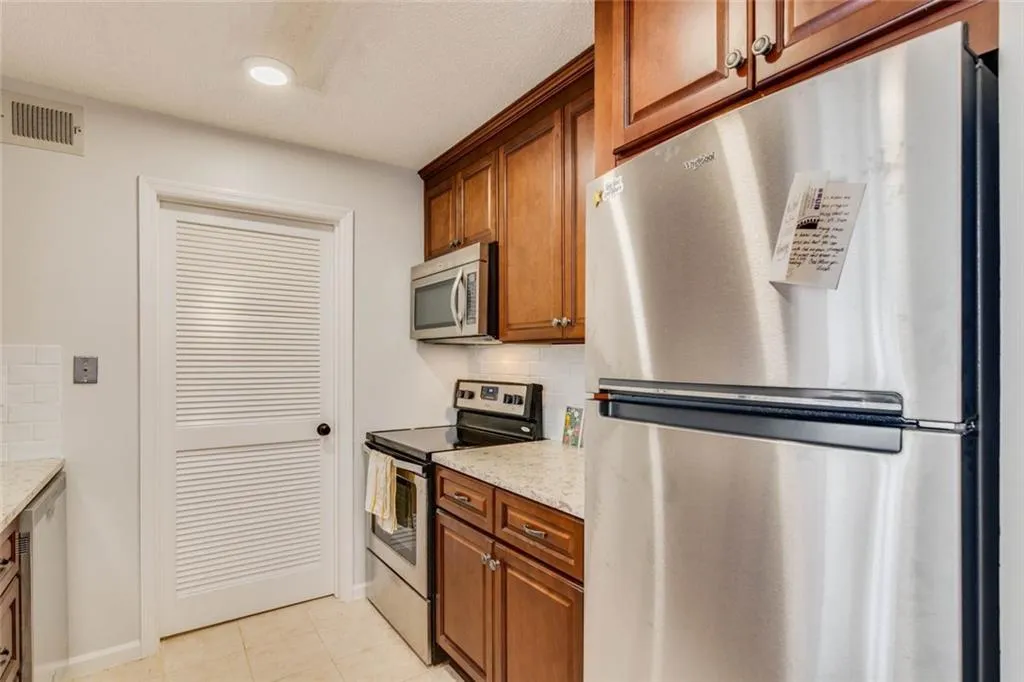 118 Granville Court Unit 118, Sandy Springs, Georgia 30328, 2 Bedrooms Bedrooms, ,2 BathroomsBathrooms,Residential,Sold,118 Granville Court Unit 118,6975897