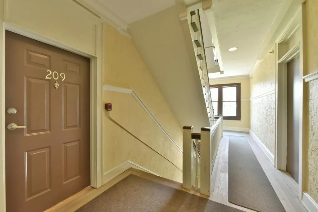 2855 Peachtree Road Ne Unit 209, Atlanta, Georgia 30305, 2 Bedrooms Bedrooms, ,2 BathroomsBathrooms,Residential,Sold,2855 Peachtree Road Ne Unit 209,5923443
