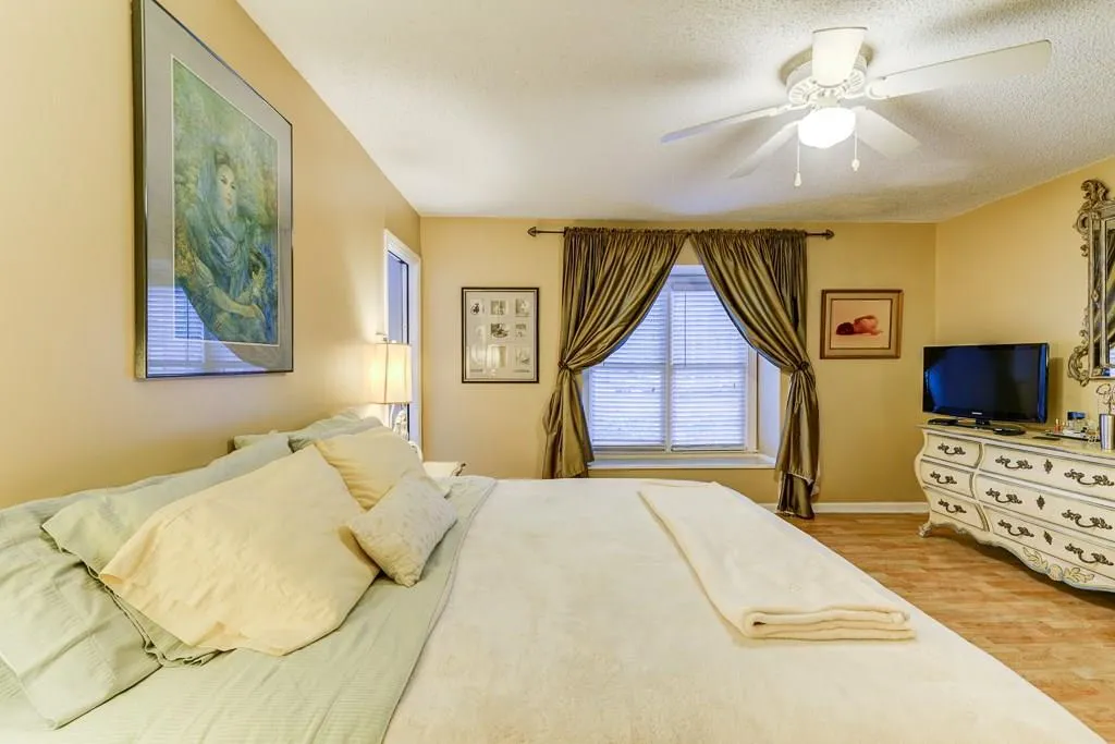 301 Hollyfax Circle Unit 301, Sandy Springs, Georgia 30328, 1 Bedroom Bedrooms, ,1 BathroomBathrooms,Residential,Sold,301 Hollyfax Circle Unit 301,5850787