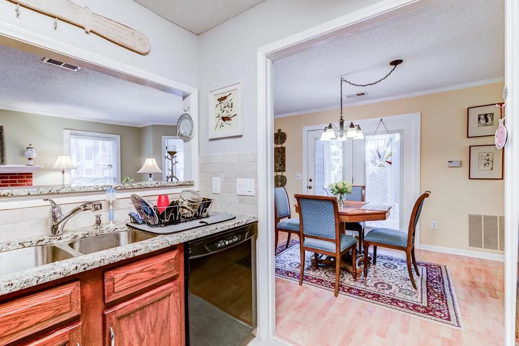 301 Hollyfax Circle Unit 301, Sandy Springs, Georgia 30328, 1 Bedroom Bedrooms, ,1 BathroomBathrooms,Residential,Sold,301 Hollyfax Circle Unit 301,5850787