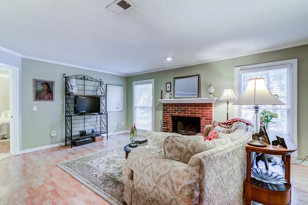 301 Hollyfax Circle Unit 301, Sandy Springs, Georgia 30328, 1 Bedroom Bedrooms, ,1 BathroomBathrooms,Residential,Sold,301 Hollyfax Circle Unit 301,5850787