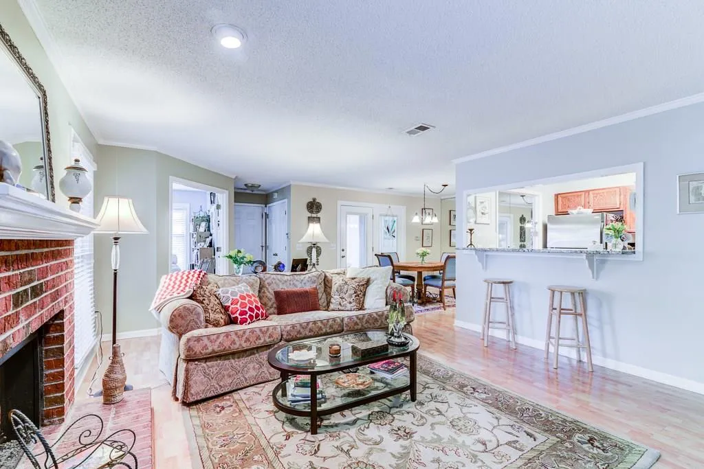301 Hollyfax Circle Unit 301, Sandy Springs, Georgia 30328, 1 Bedroom Bedrooms, ,1 BathroomBathrooms,Residential,Sold,301 Hollyfax Circle Unit 301,5850787